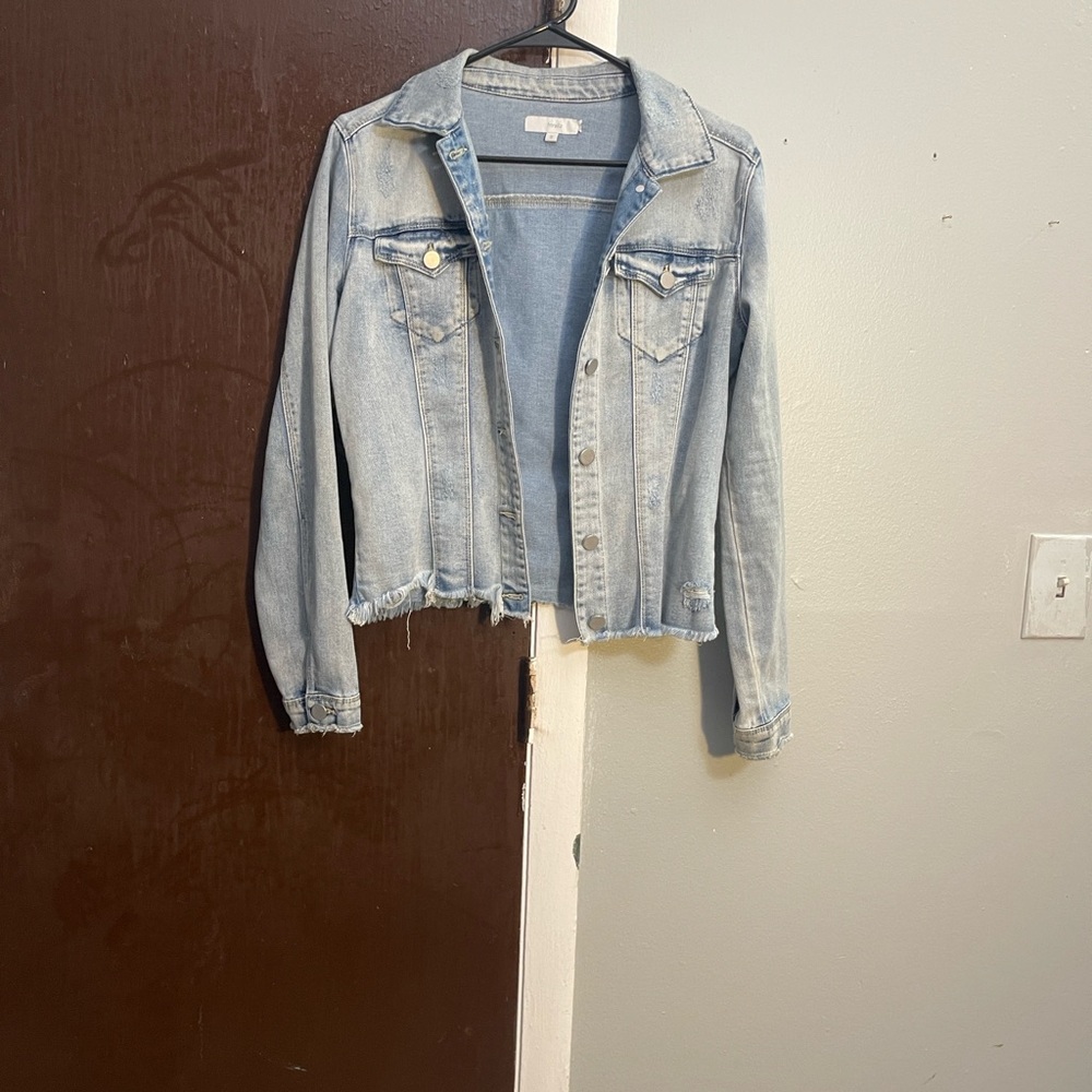 Light Wash Denim Jacket - Women's Frayed Hem